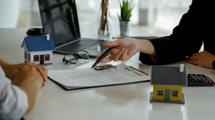 rozmowa z agentem nieruchomości